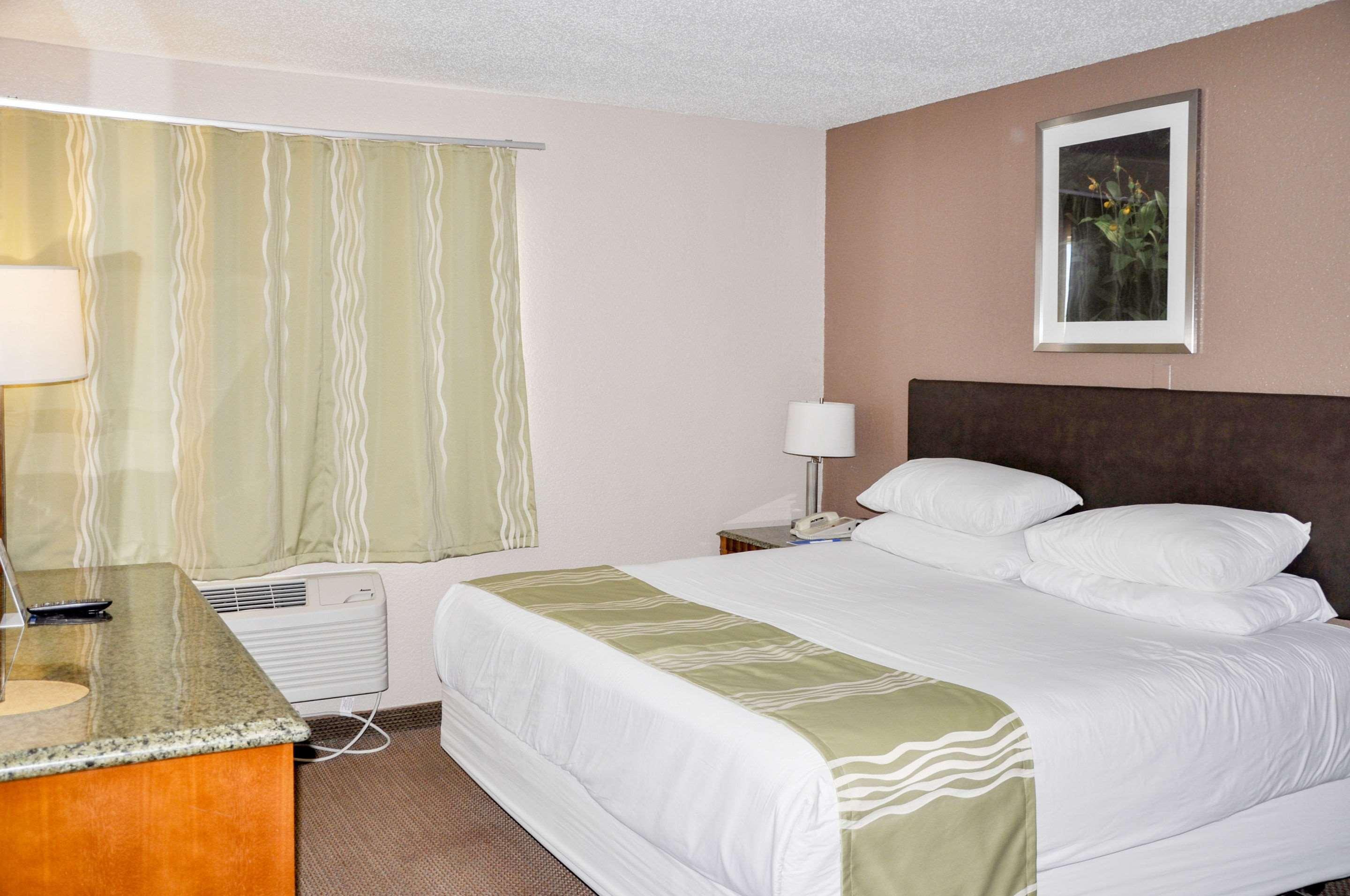Rodeway Inn Фарго Екстериор снимка
