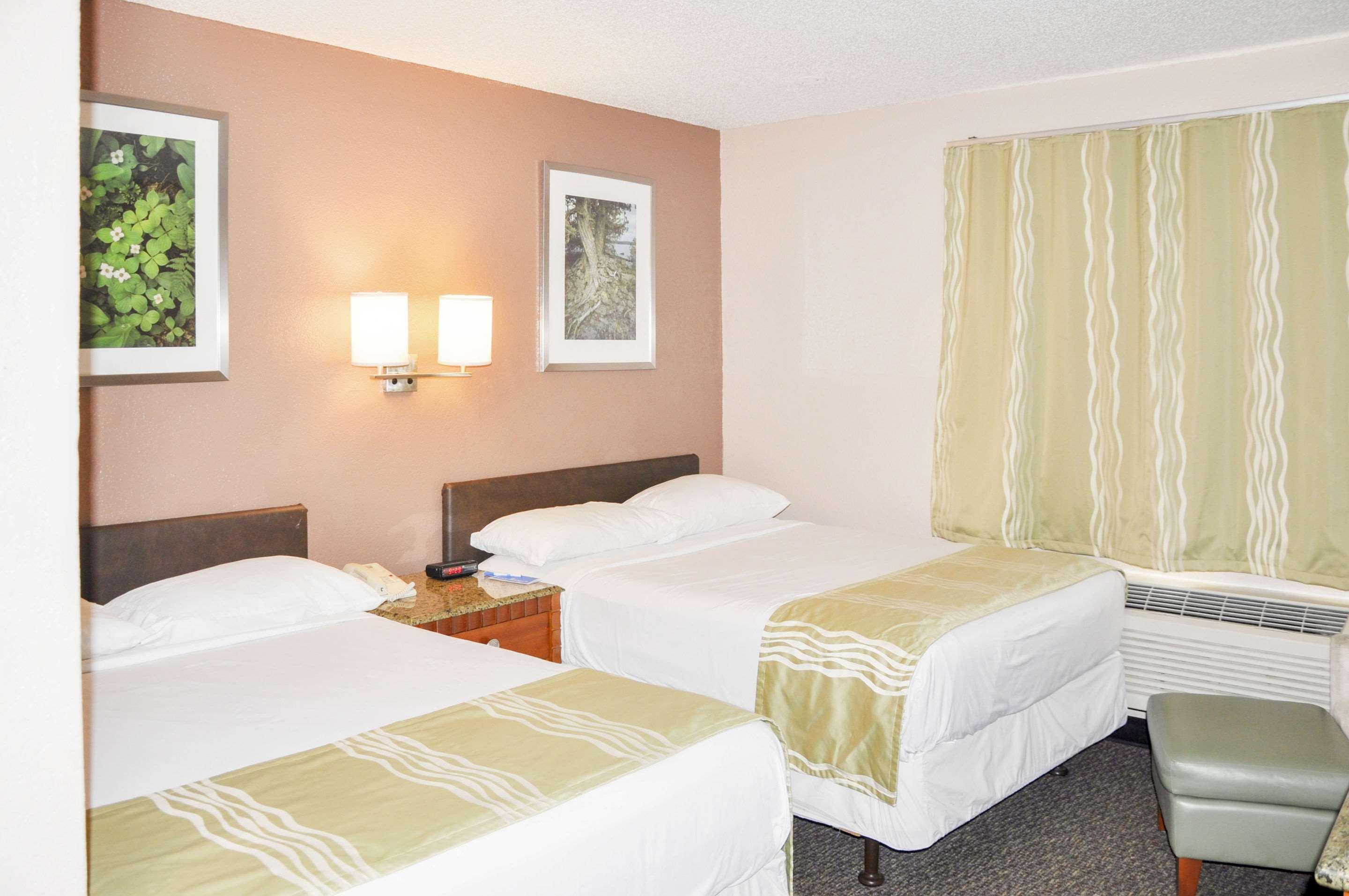 Rodeway Inn Фарго Екстериор снимка