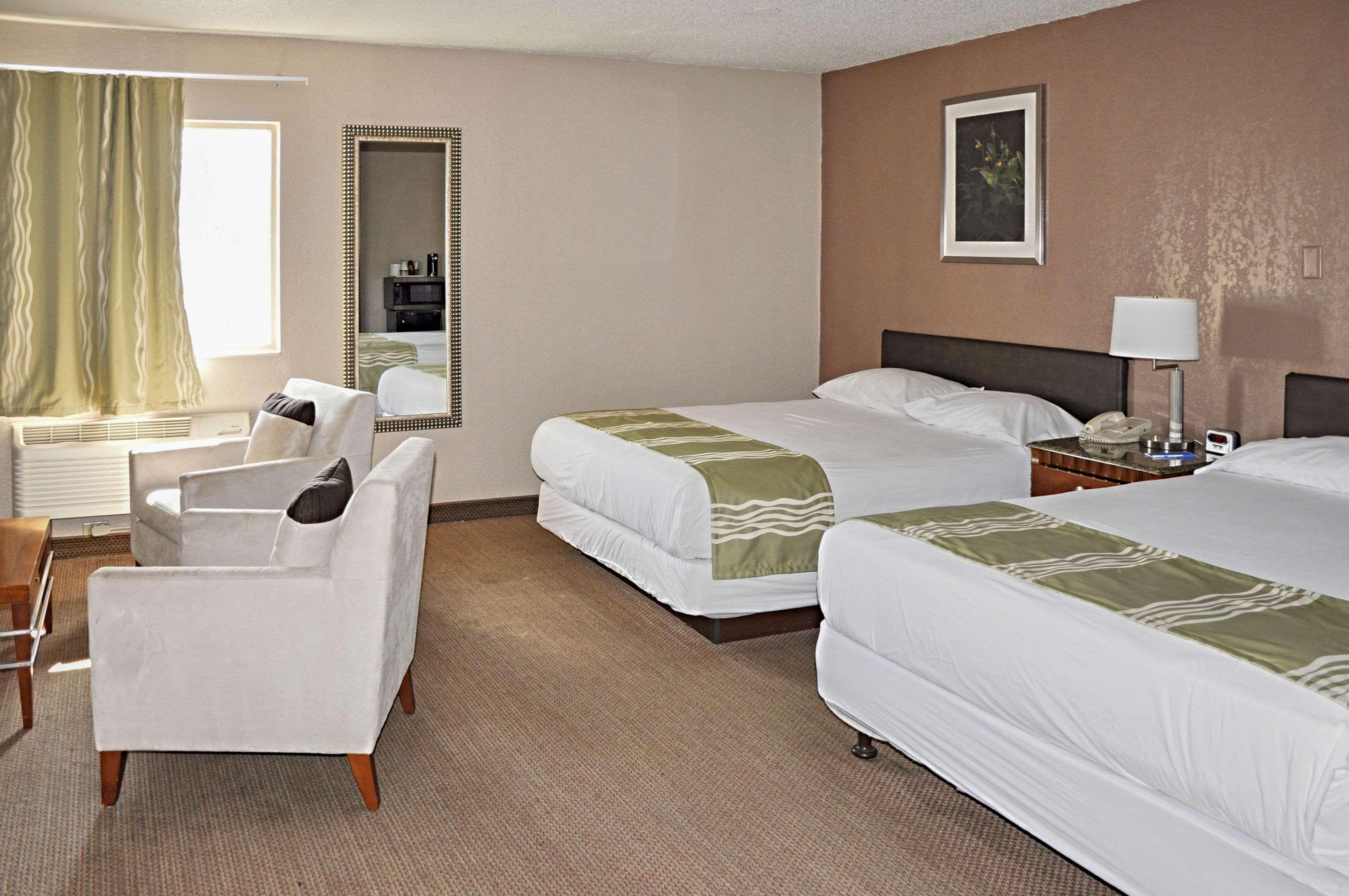 Rodeway Inn Фарго Екстериор снимка
