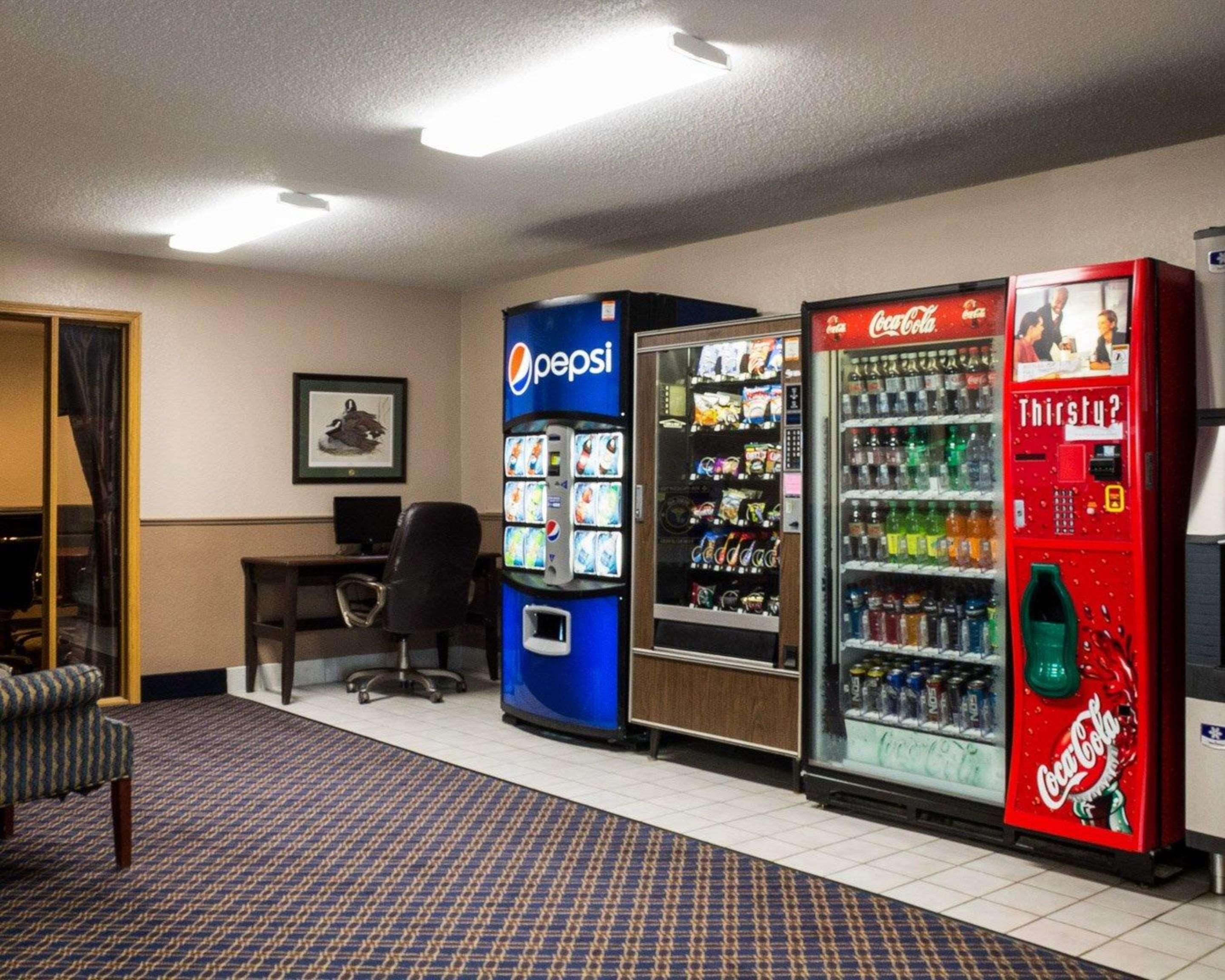 Rodeway Inn Фарго Екстериор снимка