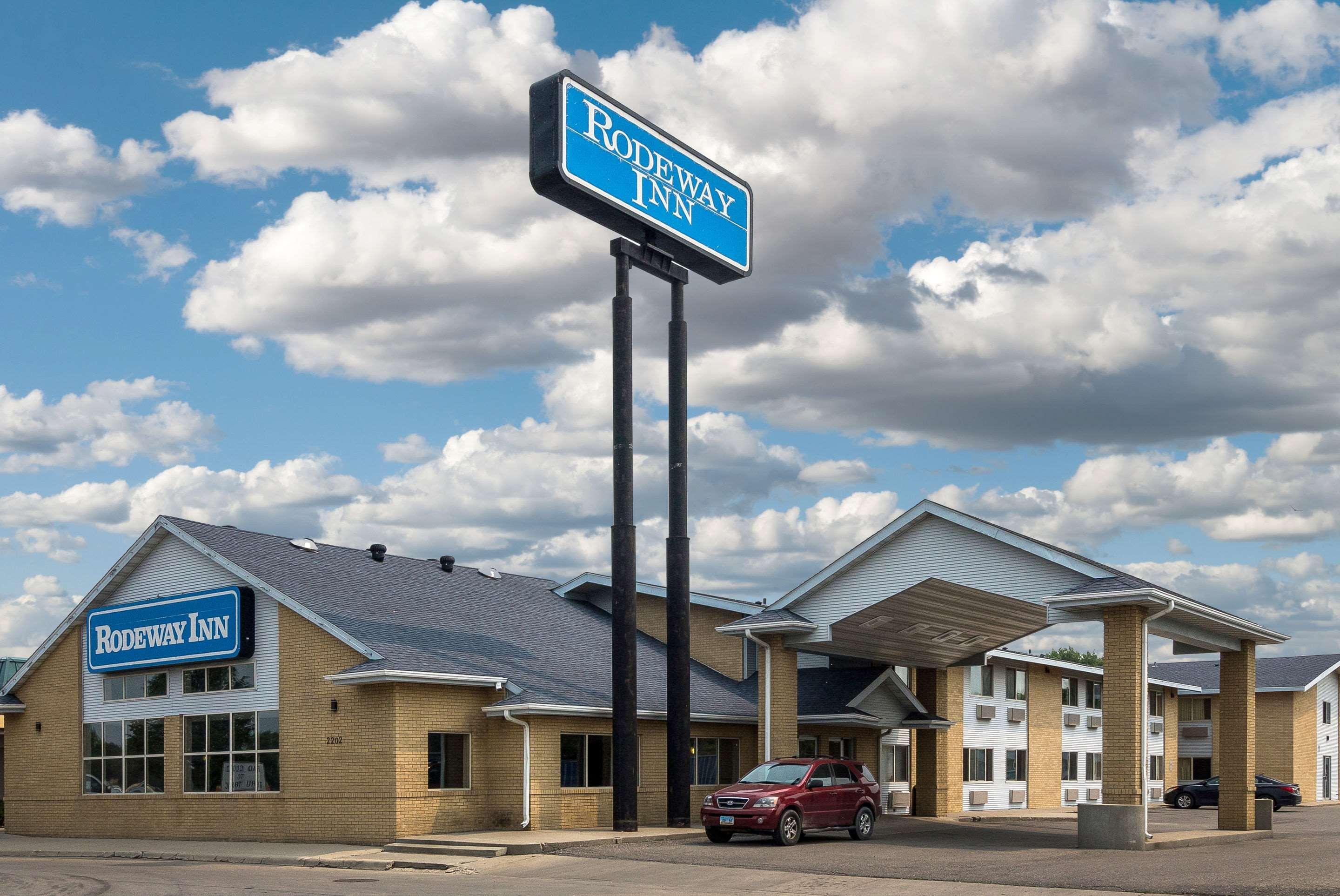 Rodeway Inn Фарго Екстериор снимка