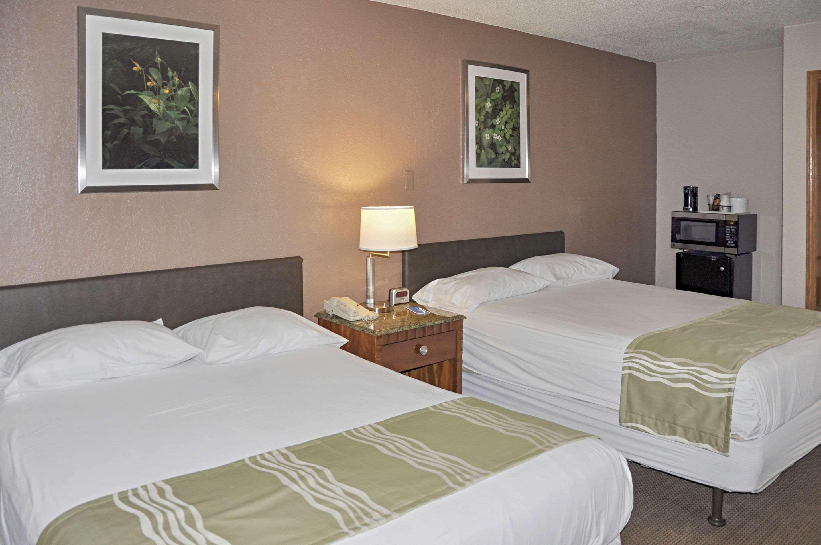 Rodeway Inn Фарго Екстериор снимка