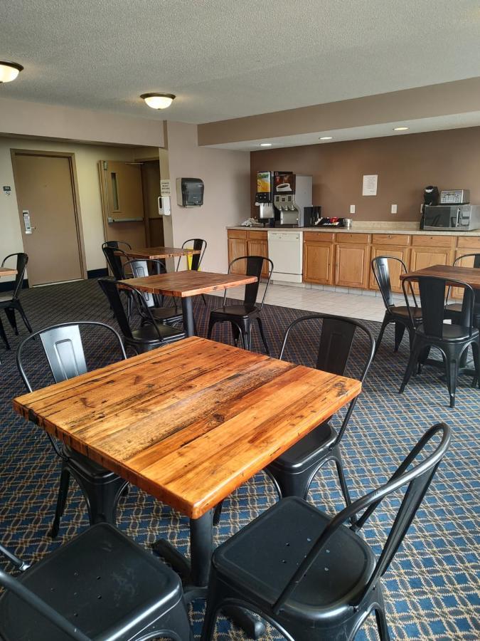 Rodeway Inn Фарго Екстериор снимка