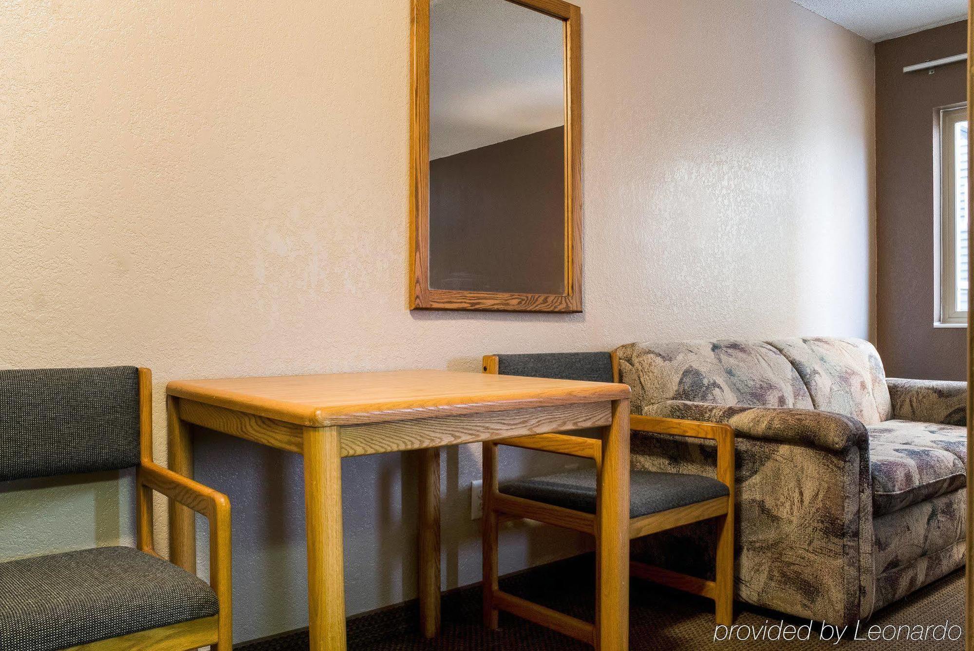 Rodeway Inn Фарго Екстериор снимка
