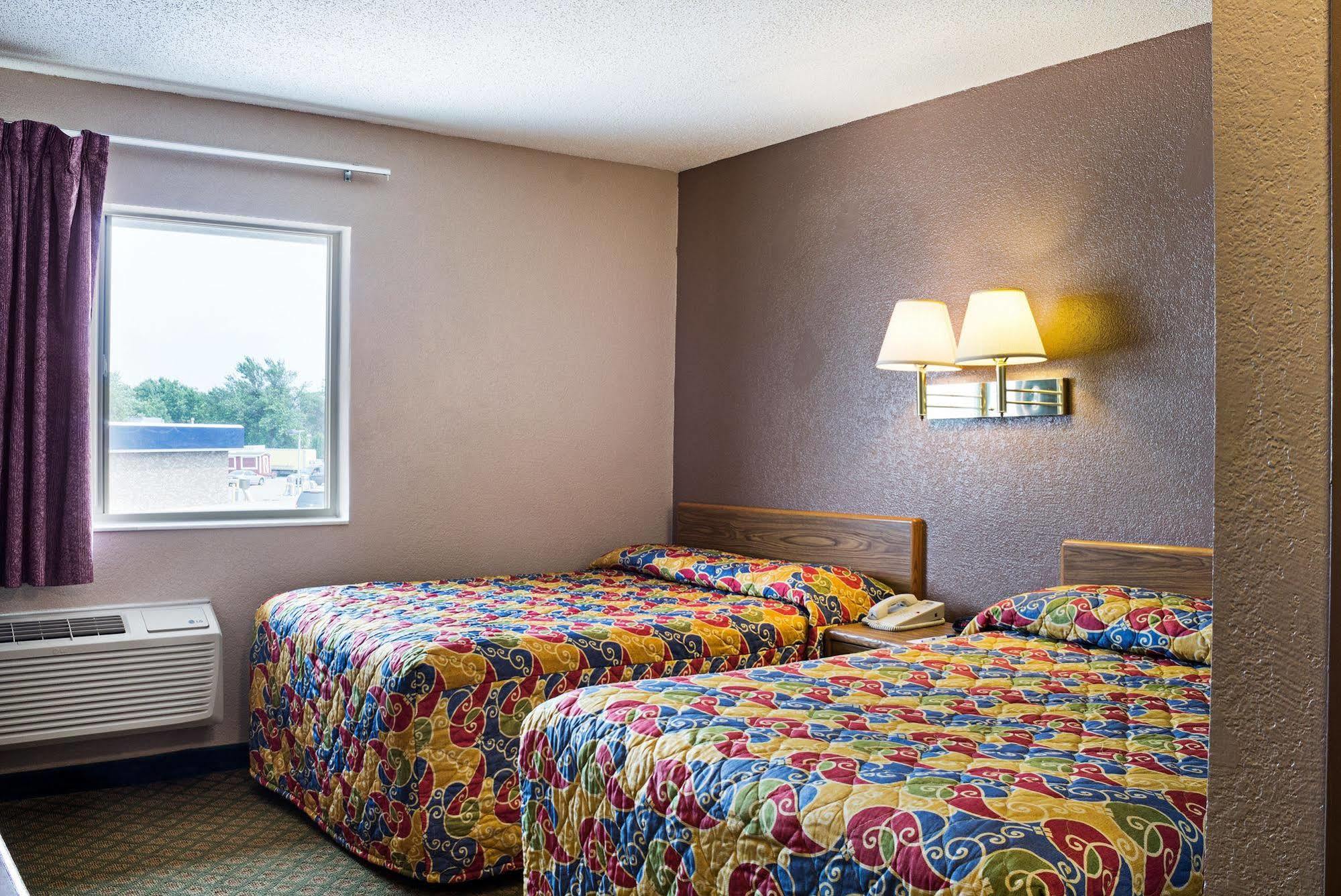 Rodeway Inn Фарго Екстериор снимка