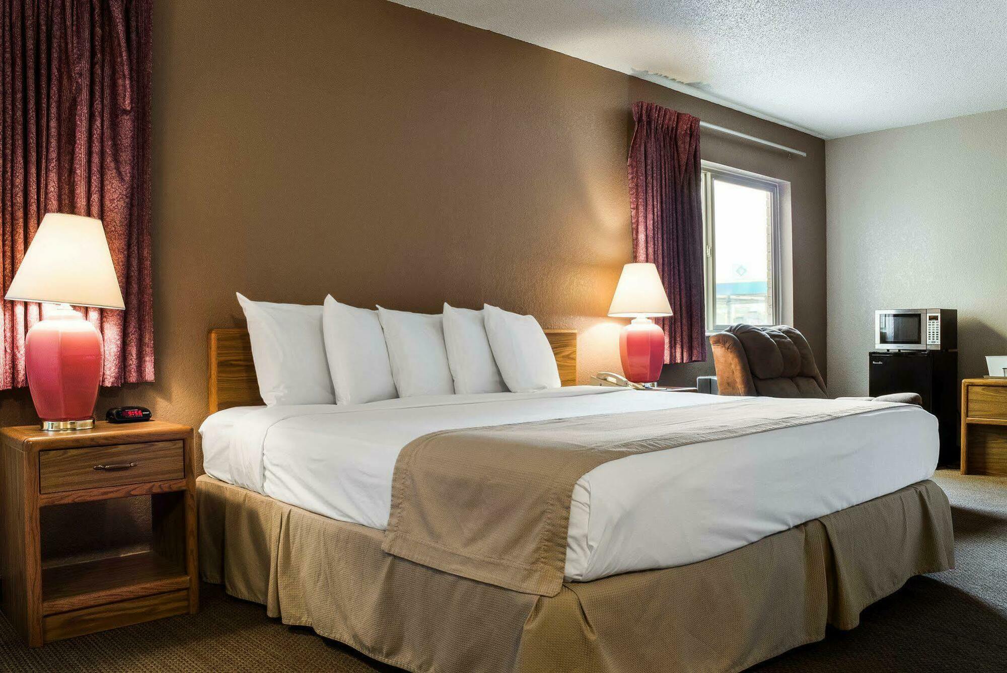 Rodeway Inn Фарго Екстериор снимка